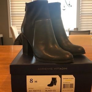 Adrienne Vittadini size 8 black booties